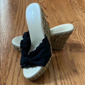 Also platform sandals